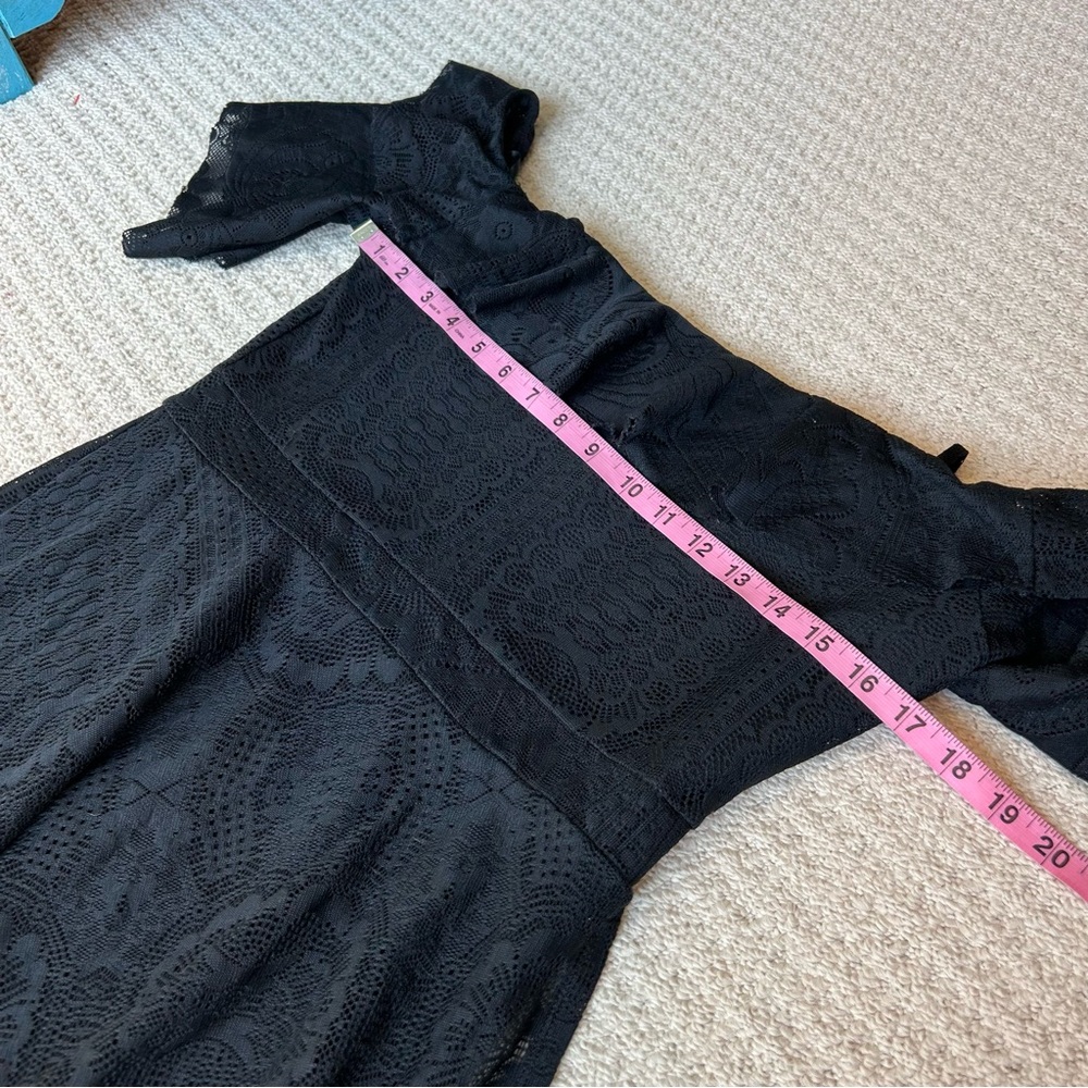 BCBGMAXAZRIA Demi Cold-Shoulder Lace Midi Dress - Picture 11 of 12